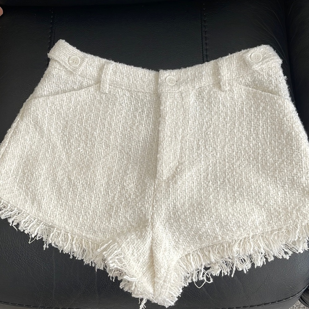 Forever 21 Cream/Off White Twill Shorts Size MEDUIM